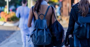 How to Carry a Tote Bag Like a Backpack?